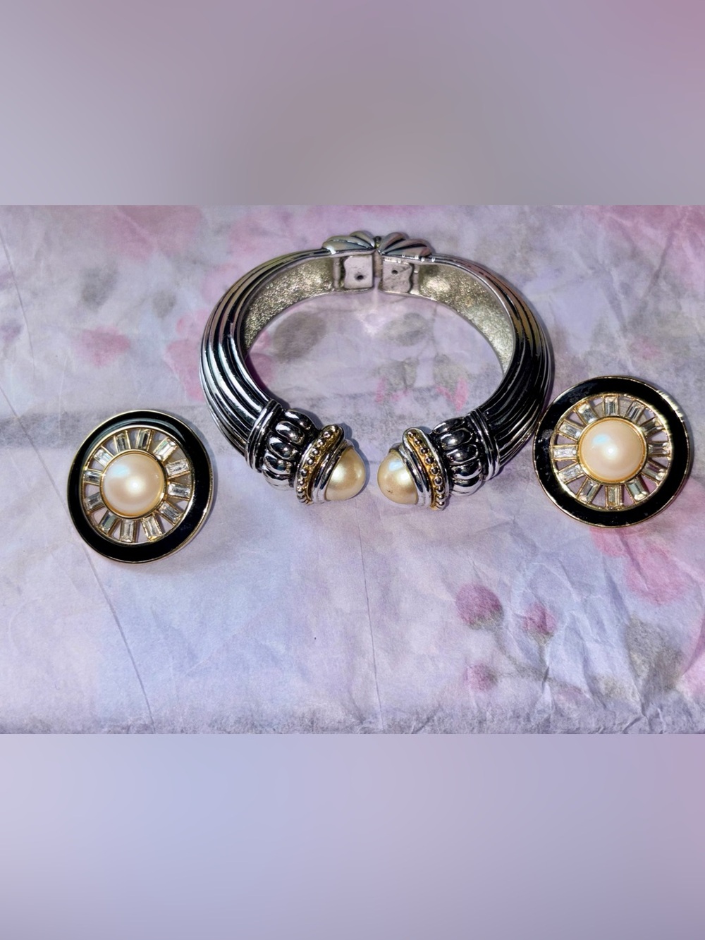 Silver-Tone Cuff Bracelet with Champagne Pearl Accents w/earrings